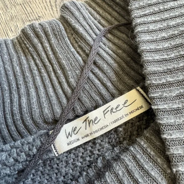 Free People "She's a Keeper" Tunic Sweater- Medium- Moon Grey - Image 7