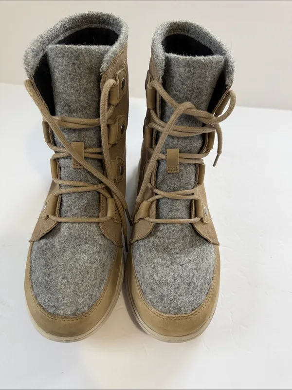 Sorel women’s Tan and Grey Lace-Up Winter Boot - Image 4