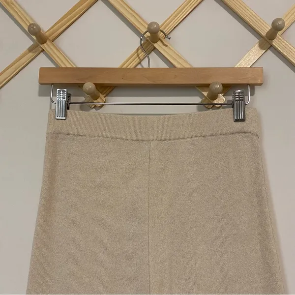 White Fox Beige Flare Leg Pull On Lounge Pants size Medium - Image 7
