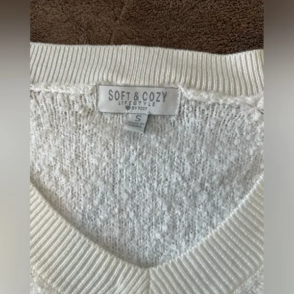 Soft & cozy white sweater - Image 4