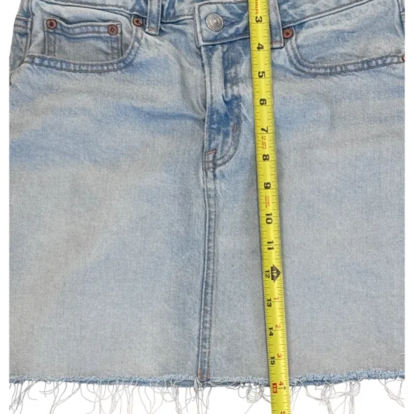 American Eagle Light Wash Denim Mini Skirt Raw Hem Blue Size 6 - Image 5