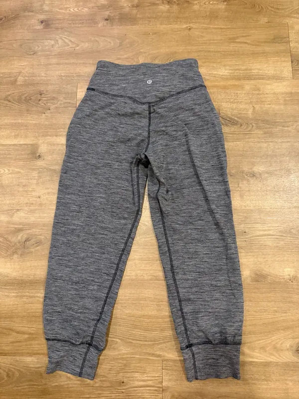 Lululemon Align Joggers Cropped - Image 2