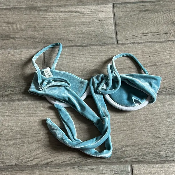 Zaful velvet blue bikini top - Image 3