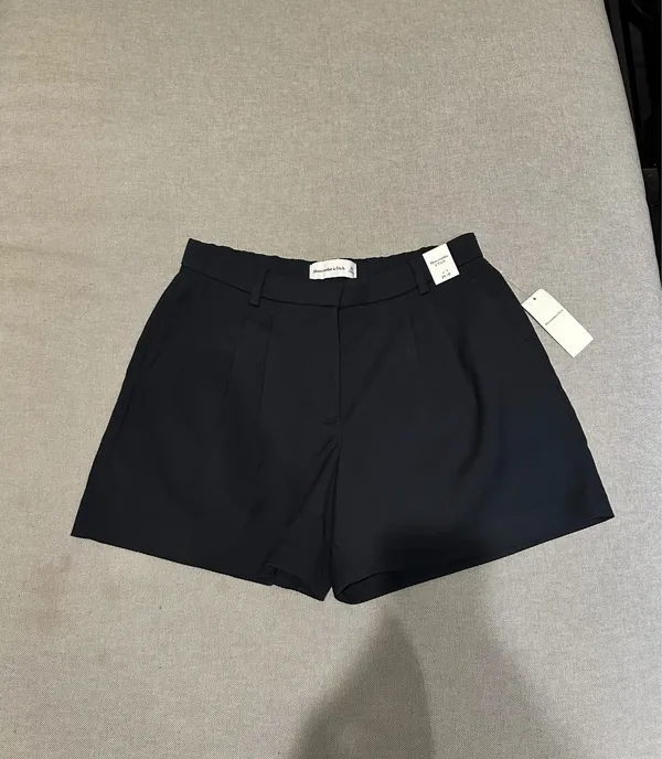 Abercrombie Curve Love Mid Rise Tailored Short - Image 3