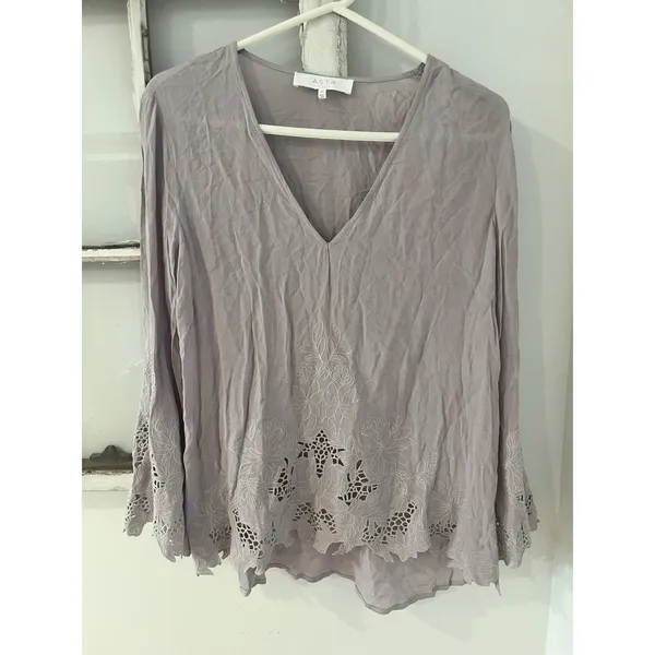 Astr The‎ Label Lavendar Purple Embroidered Bell Sleeve Long Sleeve Top XS - Image 2