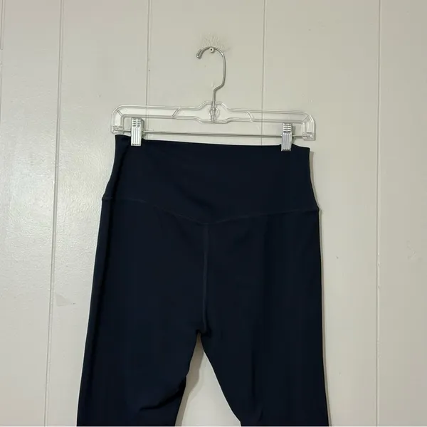 Quince Ultra Form High Rise Capri Leggings Navy Blue L Athleisure Workout Yoga - Image 6