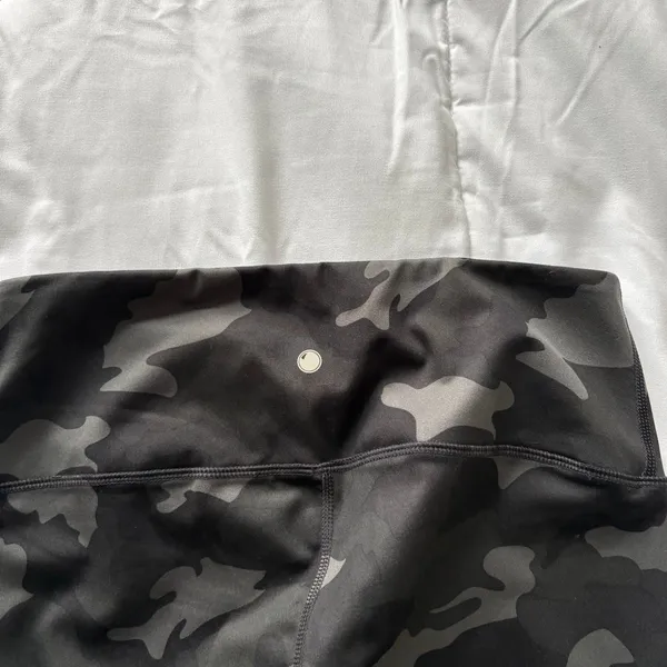 Yogalicious Lux Camo High Waisted Leggings Black Charcoal Camouflage Large - Image 6