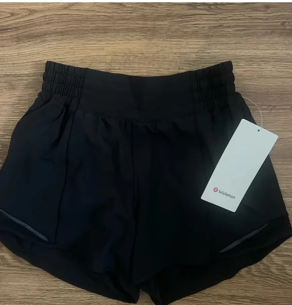 Lululemon Hotty Hot High-Rise Lined Short 4” - Image 5