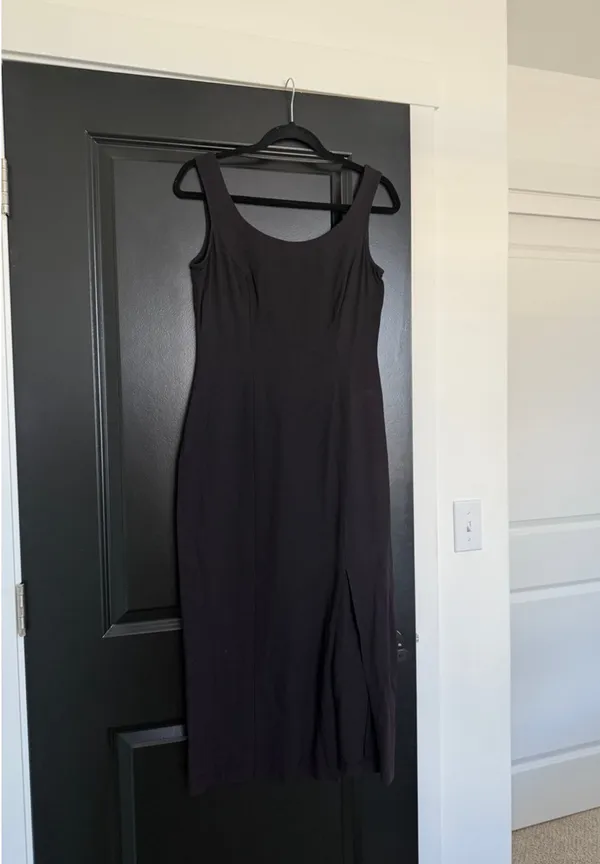 Boutique Black midi dress with side slit - Image 5