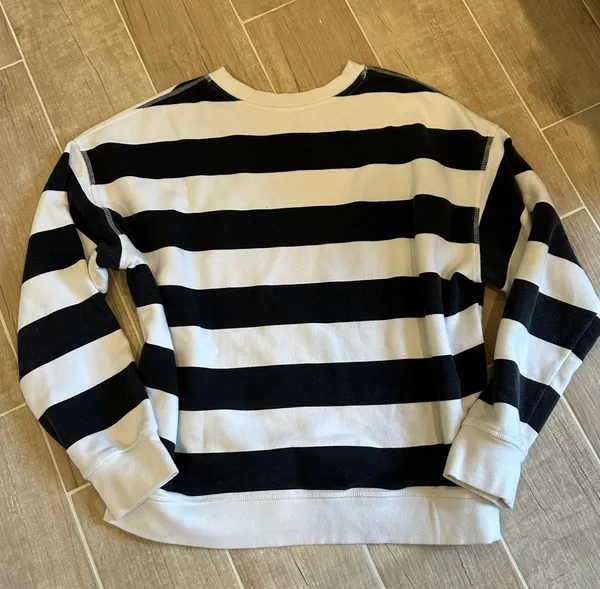 H&M Sweatshirt - Image 2