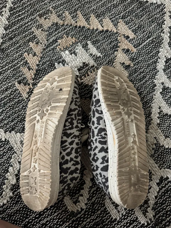 Hey Dude Women’s cheetah print size 9 - Image 4