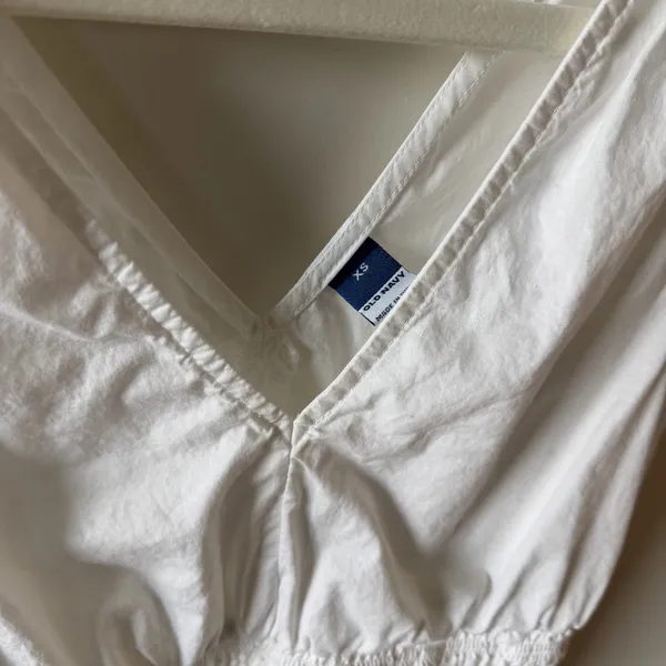 Old Navy Sleeveless v-neck tie shoulder smocked blouse - Image 2