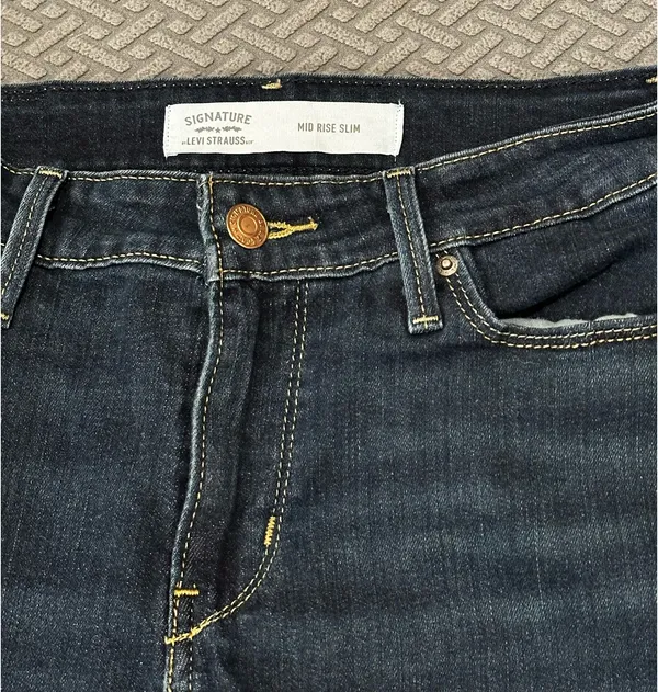 Levi’s mid rise slim jeans - Image 3