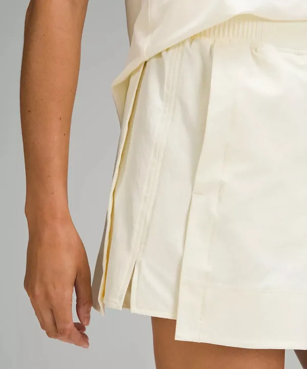 Lululemon Shorts High-Rise 4" - Image 2
