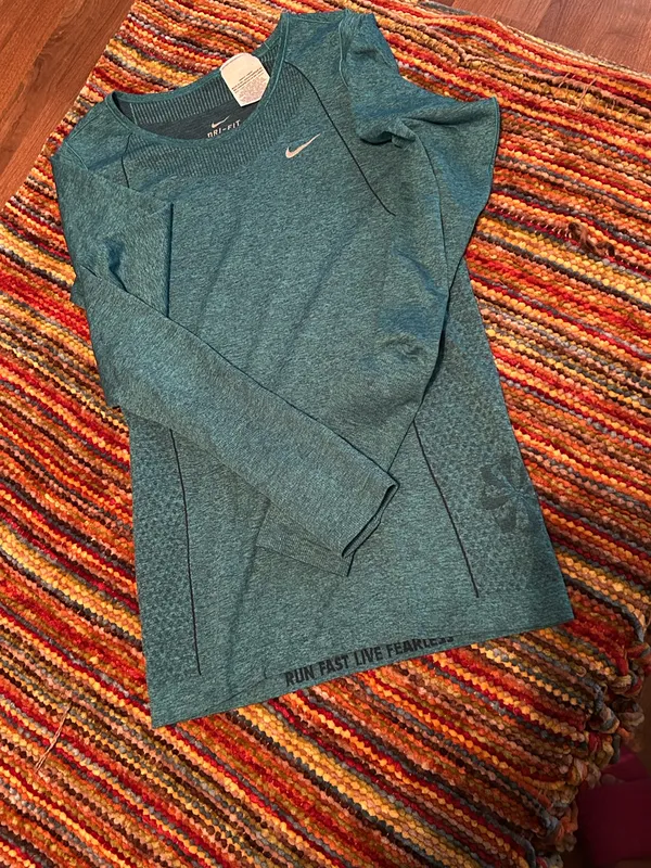 Nike Dri-Fit Women’s Long Sleeve Top Athletic small - Image 2