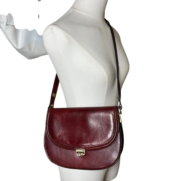 Maca Oxblood Leather Saddle Bag Crossbody Turn Lock Made in Italy Vintage - Image 5