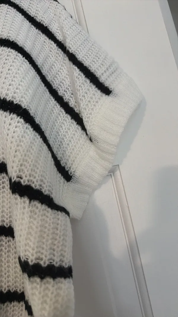 Woman’s Sweater Size M - Image 2