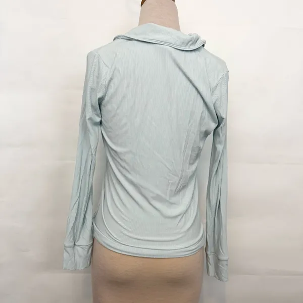Skims by Kim Kardashian Long Sleeve Button up top PJ xxs - Image 4
