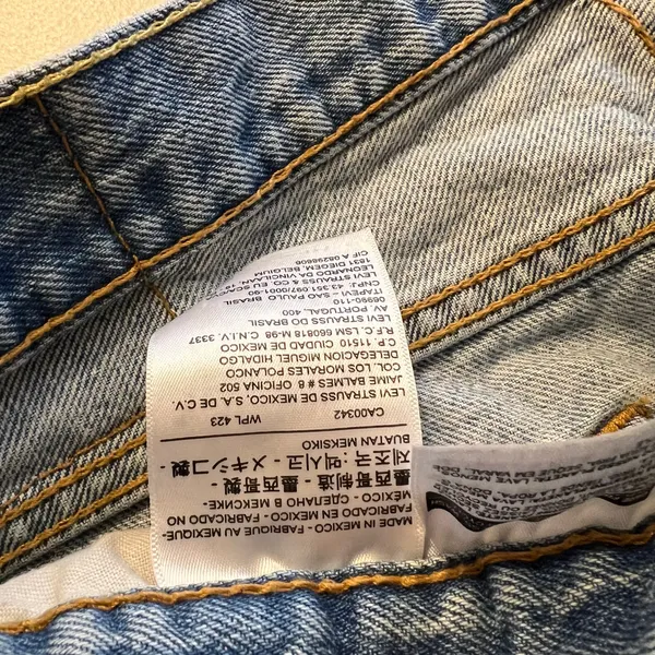 502 Levi's Light Wash 100% Cotton Low Rise Relaxed Fit Jeans Size 12 / 32 Large - Image 5