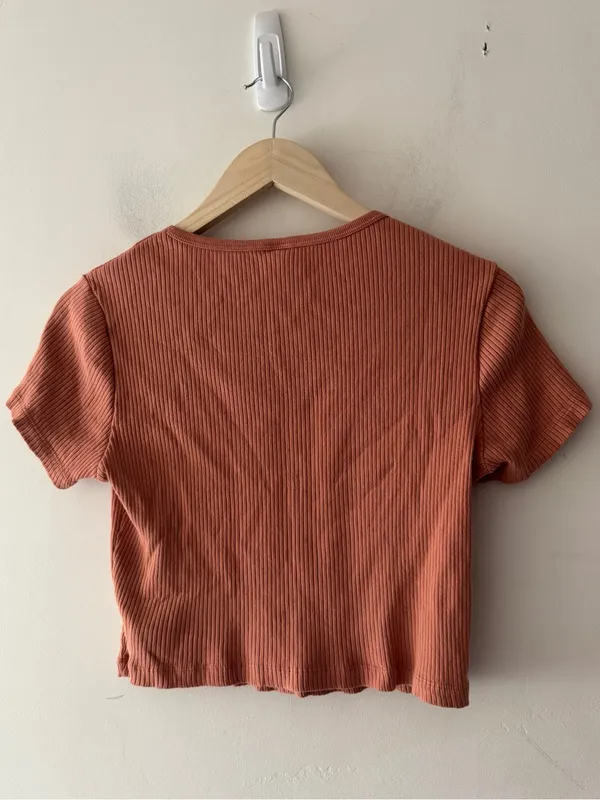 Uniqlo Ribbed Brown Terracotta Rust Baby Tee - Image 3