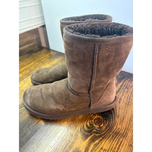 UGG Classic Short Brown Boots Size‎ 8 - Image 2