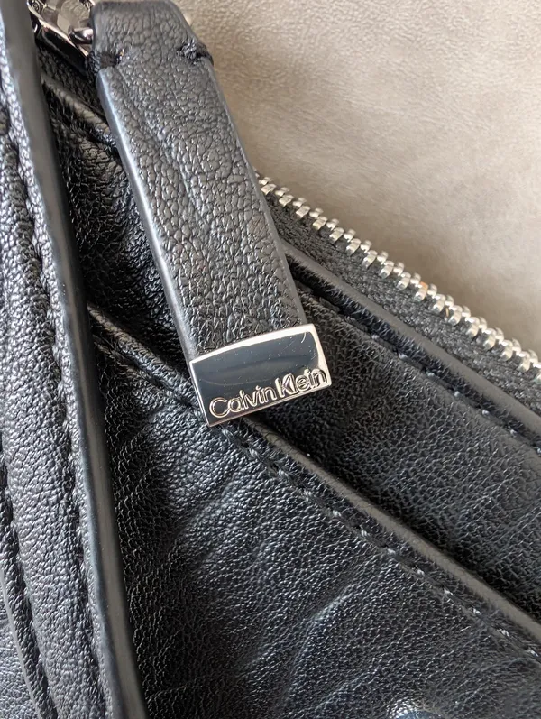 Calvin Klein grain leather crossbody bag - Image 3