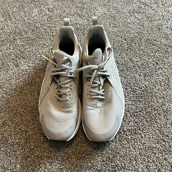 Nike Light Purple Sneakers with Gold Accents and Modern Athletic Design - Image 2