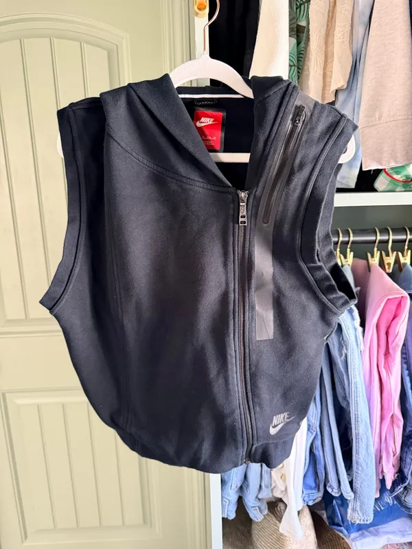 Nike Hooded Sleeveless Zip Sweatshirt - Image 3