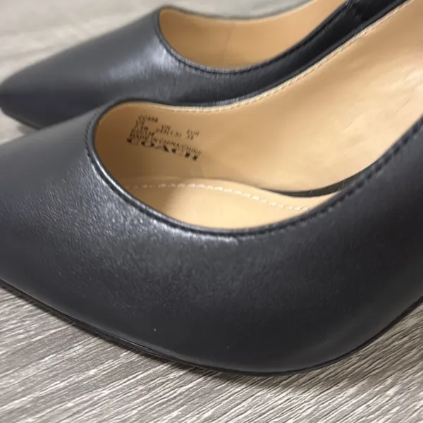 Coach Designer Pumps 7.5 - Image 5