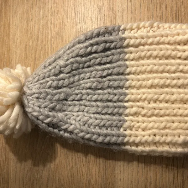 American Eagle Outfitters Cream and Gray Knit Hat - Image 3
