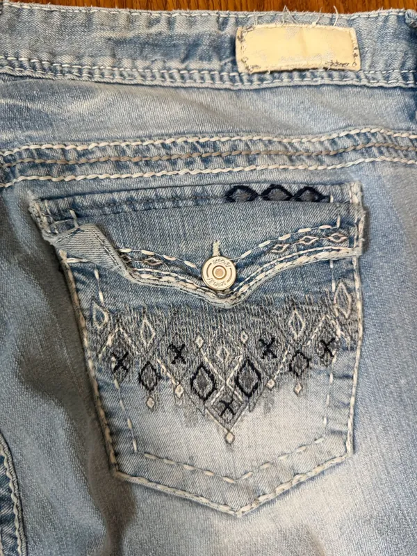 Series 31 Bootcut Whipstitch Boho Aztec Embroidered Flap Pocket Y2K Distressed Jeans 18 - Image 6