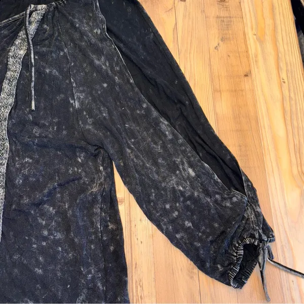 POL Black Mineral Wash‎ Slit Sleeve Top Size L - Image 3