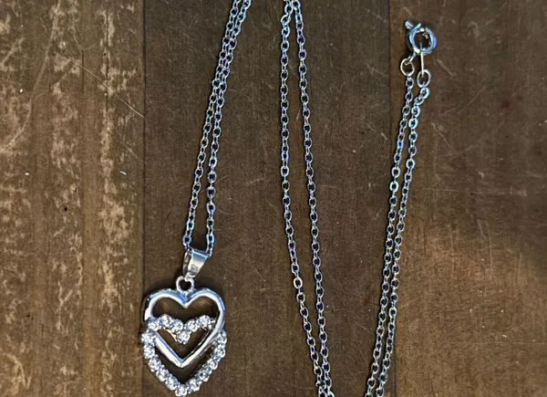 Vintage silver tone cubic zirconia double heart pendant necklace - Image 2