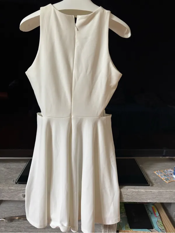 Sleeveless White Mini Dress with Side Cutouts - Image 9