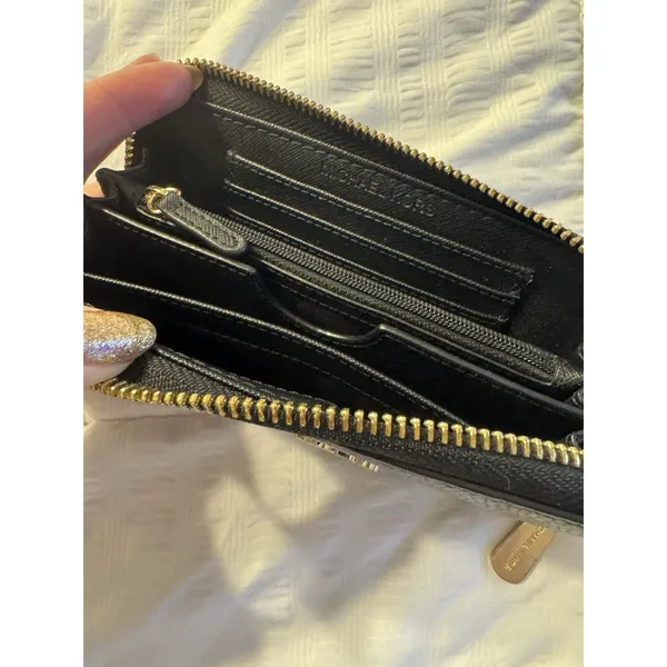 Michael Kors Black Wallet Zipper Gold Travel Classic Old Money Quiet Luxury - Image 5