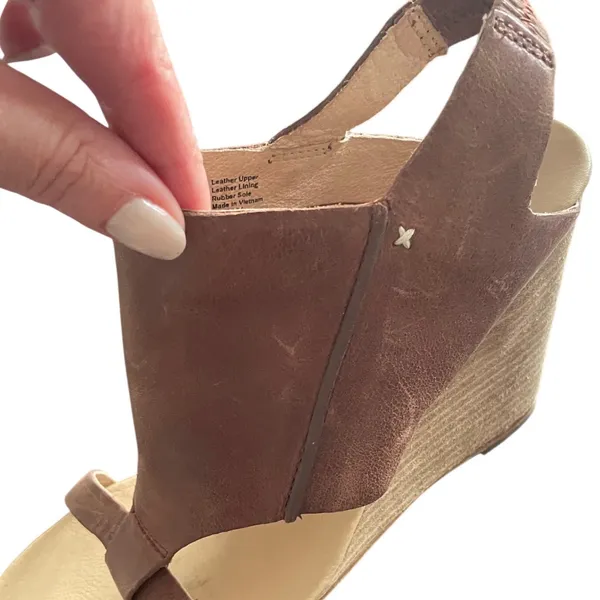 Koolaburra by UGG Perez distressed leather wedge sandals in brown 7 - Image 2