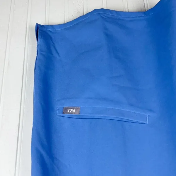 Figs Casma Three-Pocket Scrub Top Ceil Blue Aya Healthcare Embroidered Medium - Image 5