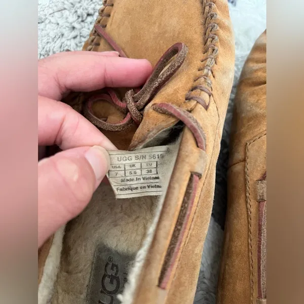 Ugg size 7 moccasins - Image 4