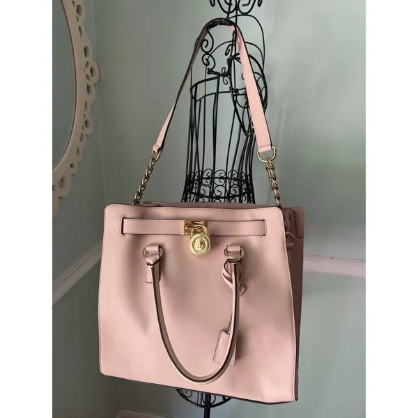 Michael Kors Handbag Light Blush PInk with Gold Accents Lock‎ And Key Large - Image 5