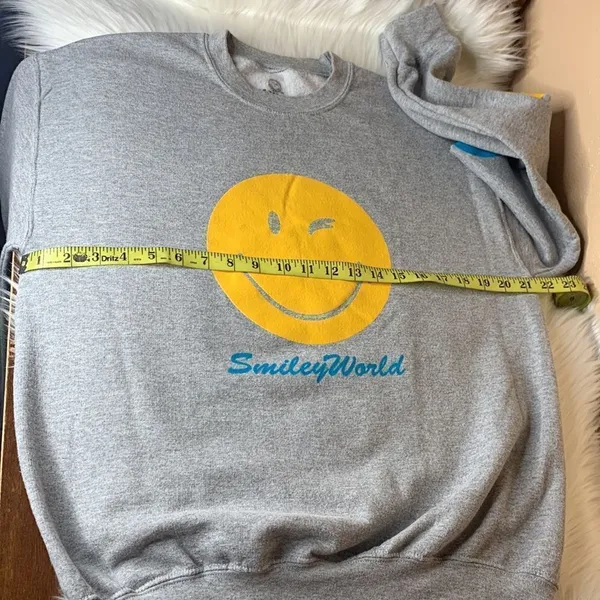 Smiley World Gray Winky Face Pullover Sweatshirt Size Medium - Image 9