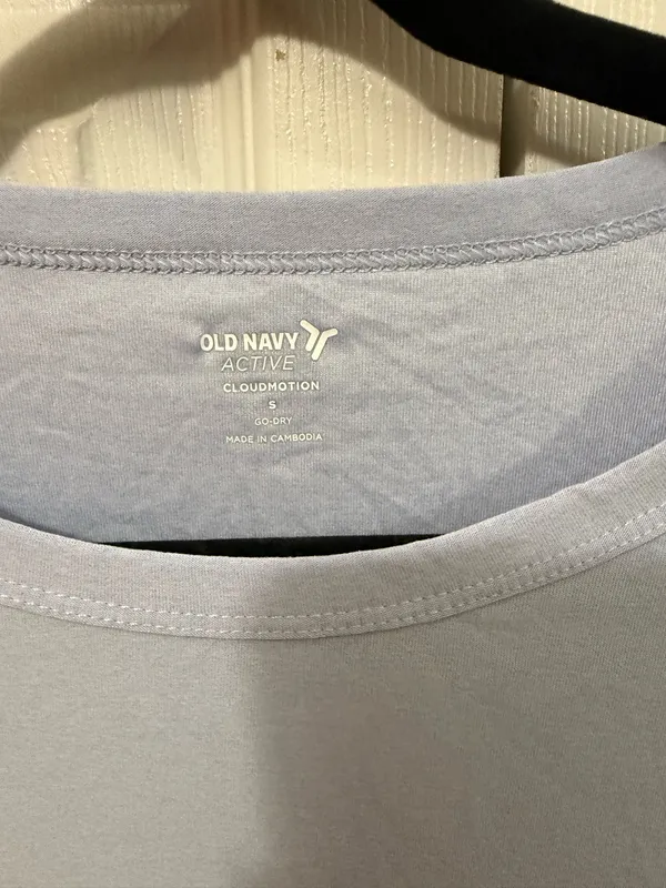 Old Navy Active Top Long Sleeve - Image 3