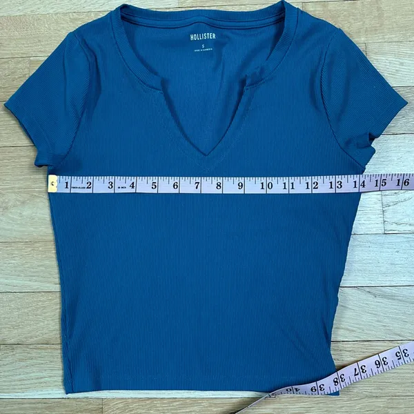 Hollister gray v-neck t-shirt - Image 6