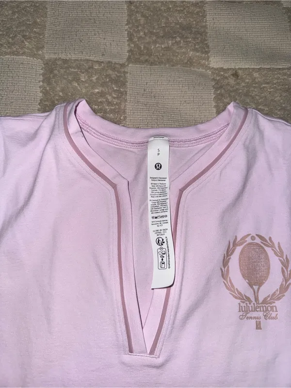 NWT‎ Lululemon V- Neck Tennis Tank *Graphic size Small - Image 2