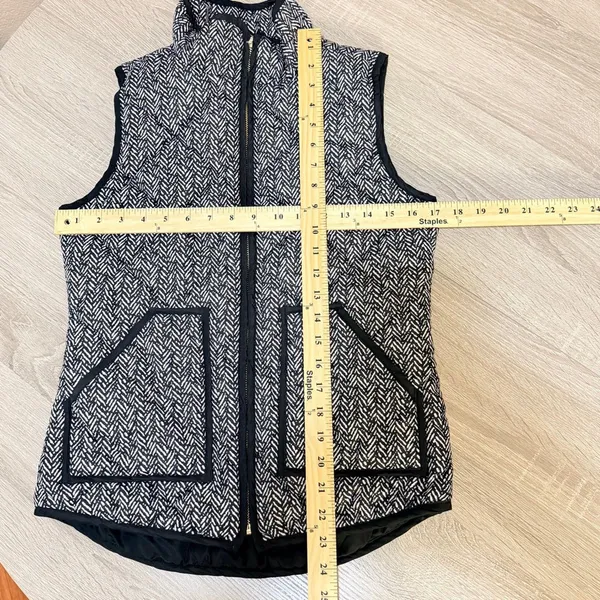 dee elle Women's Small Black & White Chevron Quilted Vest EUC b14 - Image 6