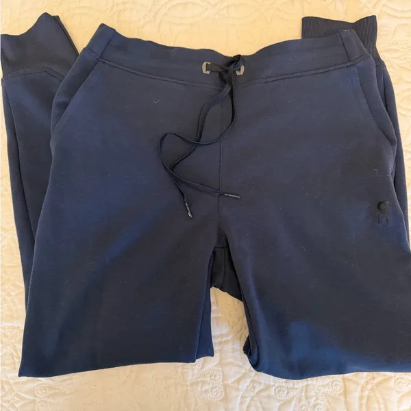 On Running Navy sweat pants - Image 2