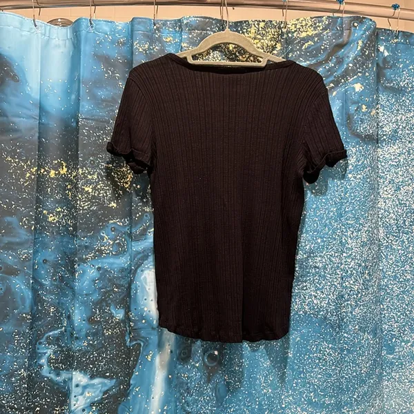 Hippie Rose Women's Black Ribbed Scoop Neck Short Sleeved Top Size Medium - Image 5