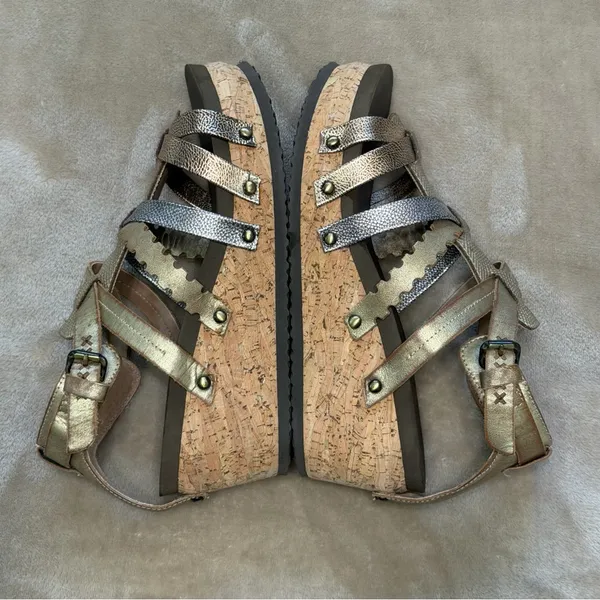 OTBT Storm Gold Brown Metallic Crisscross Strappy Wedge Sandals Size 9 - Image 7