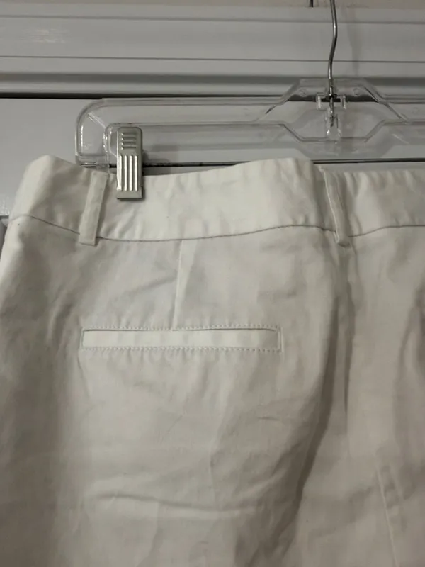Express Women's Size 6 White Cuffed Chino Mid Rise Shorts Waist 99% Cotton - Image 5