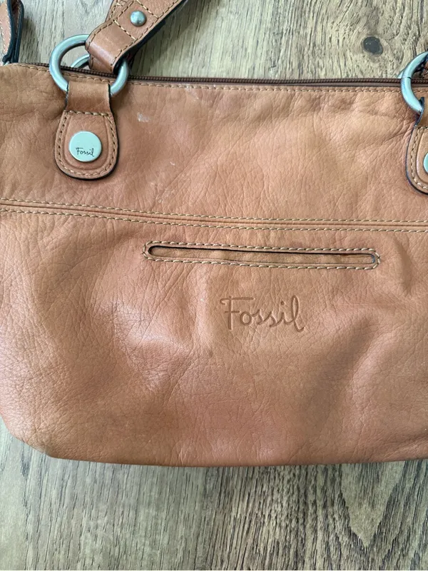 Vintage Fossil tan leather shoulder bag featuring dual shoulder straps - Image 3