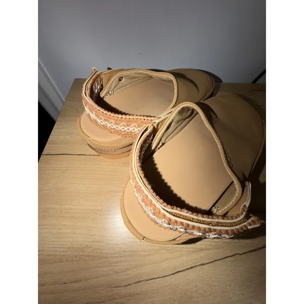 Women's UGG Goldenstar UGGBRAID SHEEPSKIN CLOG NWOB SZ 7‎ Z - Image 3